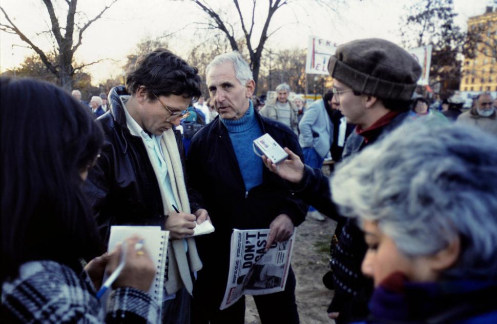 A murit Daniel Ellsberg, omul care a dezvăluit secretele Pentagonului 840843