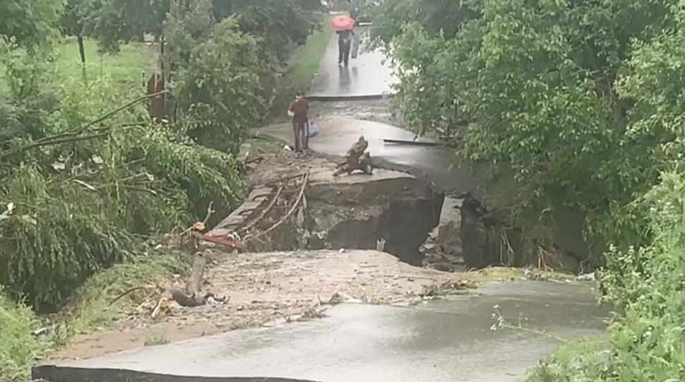 Premierul Marcel Ciolacu intervine în sprijinul sinistraților: ”Oamenii afectați de inundațiile din ultimele zile vor fi ajutați de Guvern” 840891