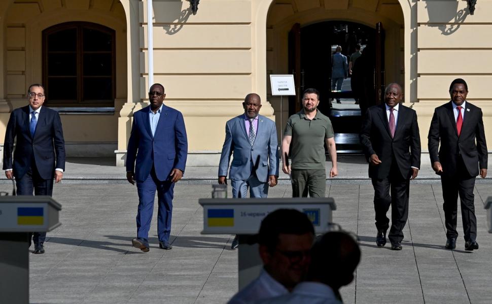 Război în Ucraina, ziua 479 | Putin, aplaudat la Sankt Petersburg după ce a înjurat țările NATO 840787