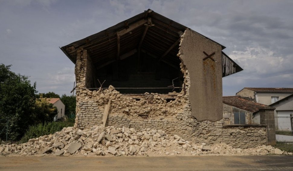 Sute de case, biserici și școli, avariate după cutremurul cu magnitudine peste 5. Numeroși oameni și-au părăsit locuințele, în Franța