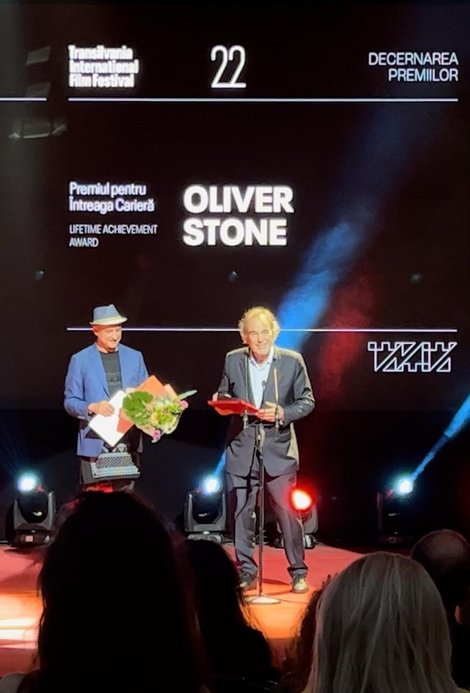 Geoffrey Rush a făcut senzație la Gala Premiilor TIFF, în Cluj-Napoca, cu discursul său în limba română: ”Salut, Caracal” 840987