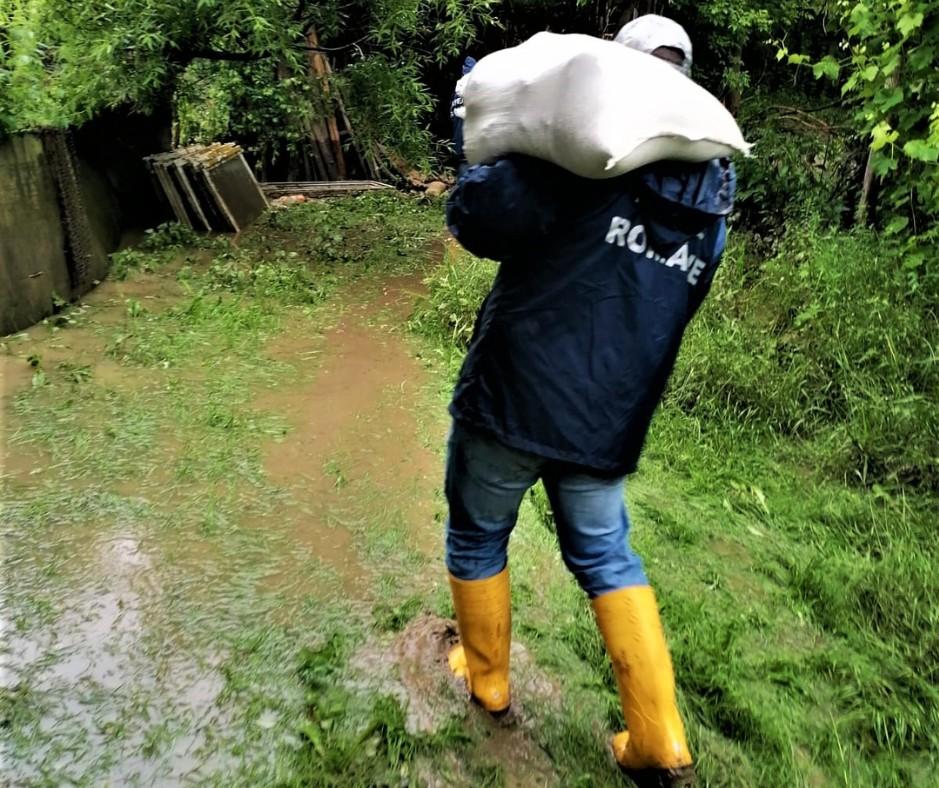 Inundațiile au făcut ravagii în mai multe județe din România. Sute de oameni, izolați din cauza puhoaielor 840937