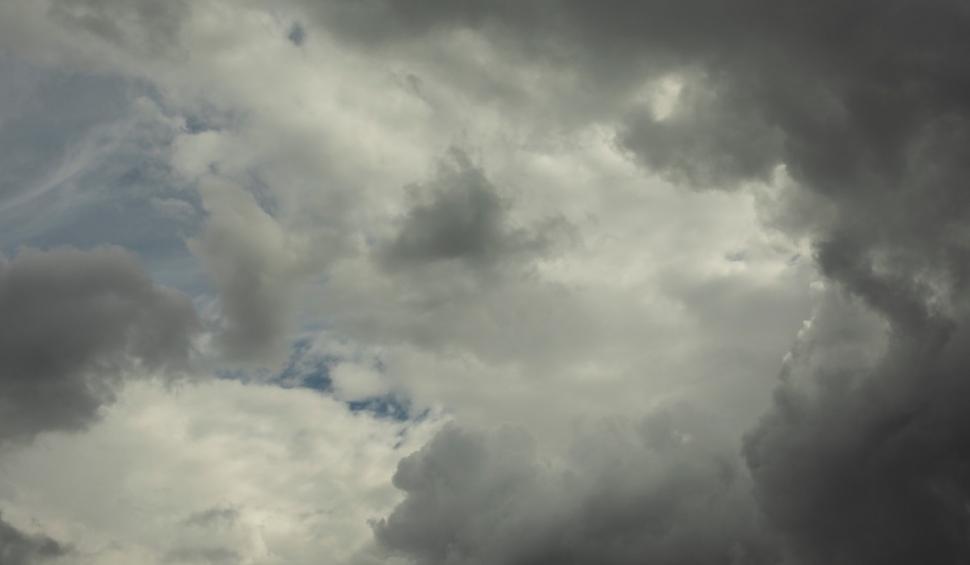 Atenţionare meteo imediată. Lista noilor localităţi afectate de vijelii, grindină şi descărcări electrice 841255