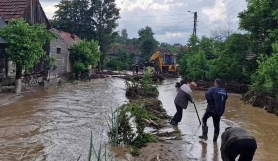 Atenţionare meteo imediată. Lista noilor localităţi afectate de vijelii, grindină şi descărcări electrice 841262