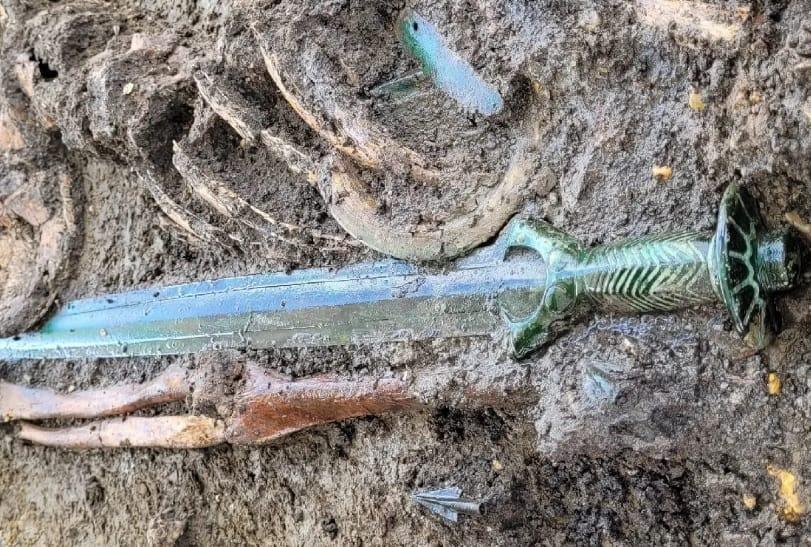 Sabie antică, găsită de un bărbat într-o pădure din Zalău | Este asemănătoare cu cea găsită în Germania 841308