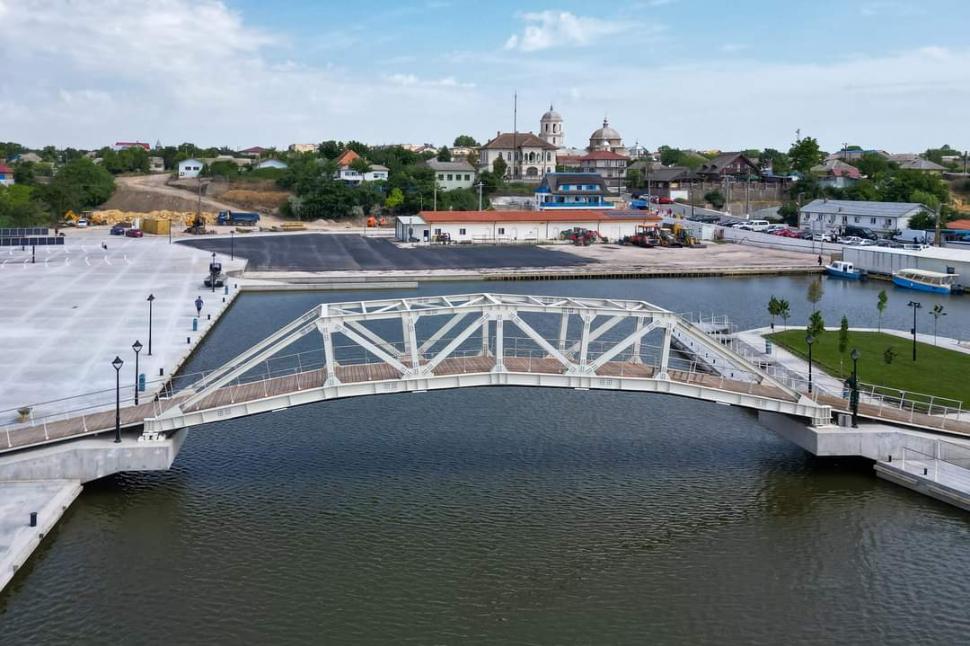 Spectacol la Jurilovca, la inaugurarea portului turistic 841241