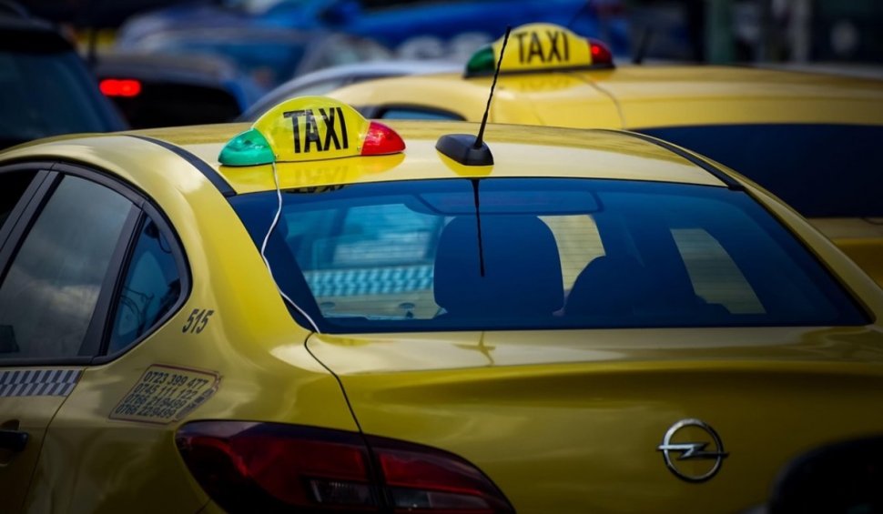 Un taximetrist din Suceava a chemat Poliţia, după ce o clientă nu i-a plătit cursa. Ce a pățit femeia