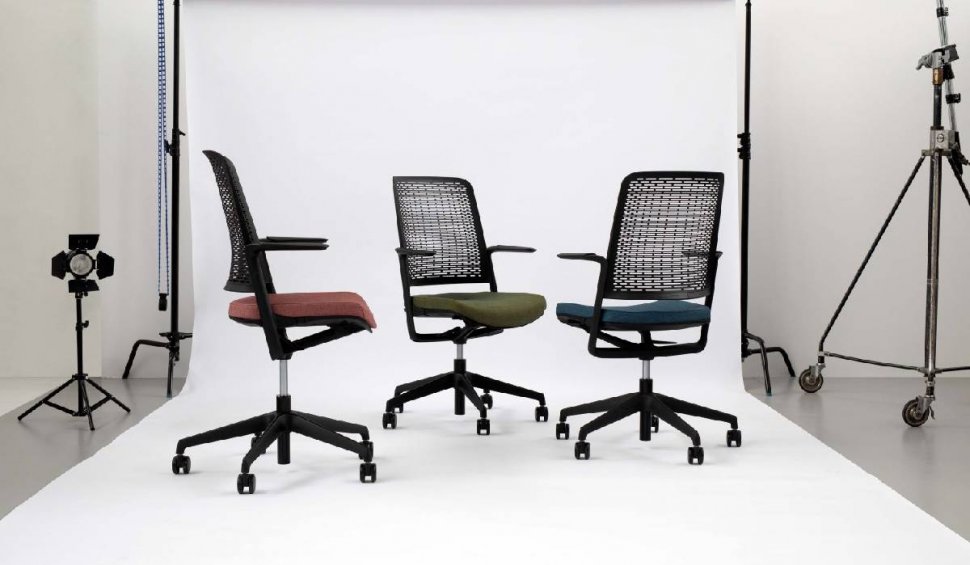 Alege scaune de birou potrivite și bucură-te din plin de mai multă productivitate