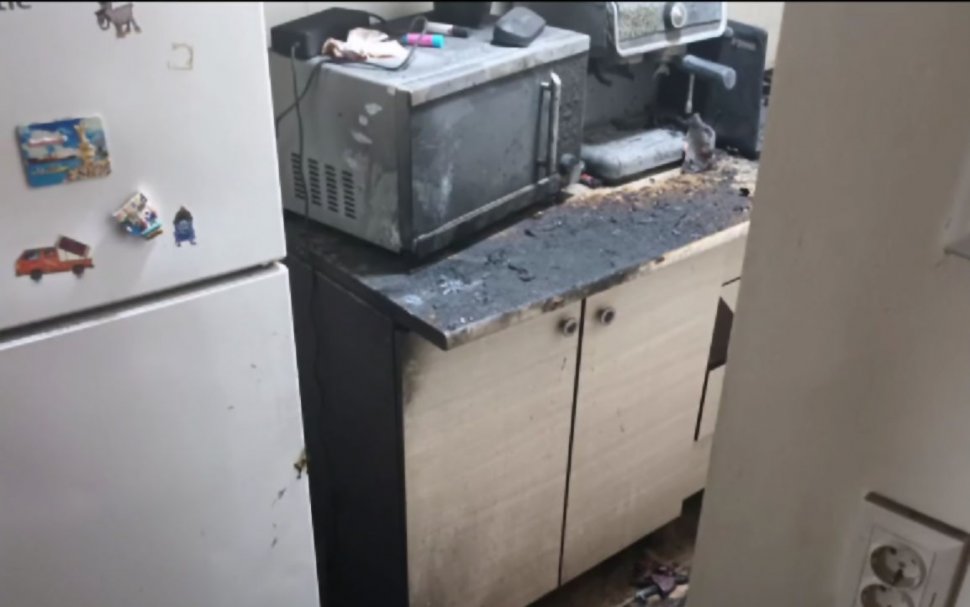 Bateria unei biciclete electrice a provocat o explozie într-un apartament din Reşiţa. Cum s-a întâmplat