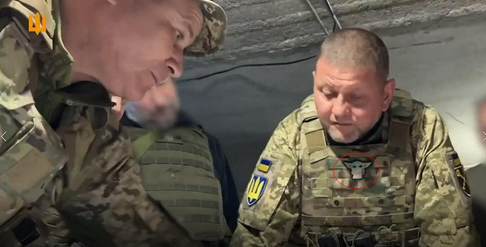 "Forța să fie cu voi" | Detaliul neobișnuit de pe vesta militară a generalului Valeri Zalujnîi, comandantul armatei ucrainene 841397