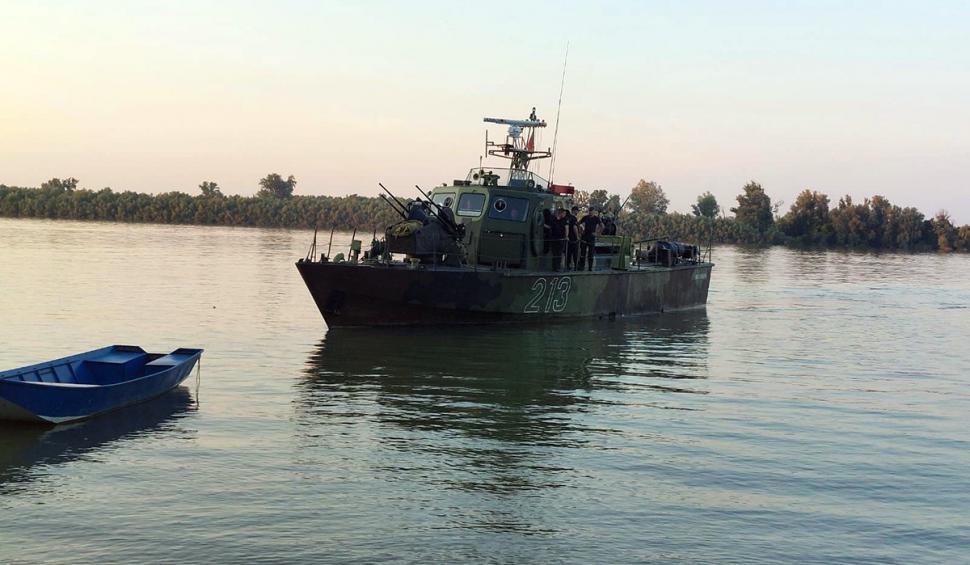 Dezastru ecologic pe Dunăre: 35 de tone de petrol se îndreaptă spre România! 841625