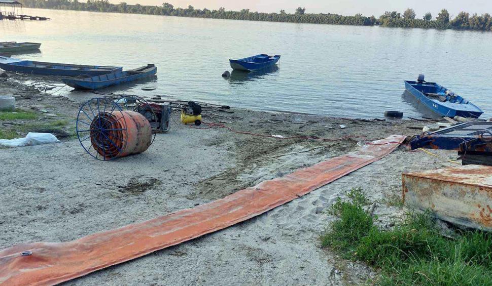 Dezastru ecologic pe Dunăre: 35 de tone de petrol se îndreaptă spre România! 841629