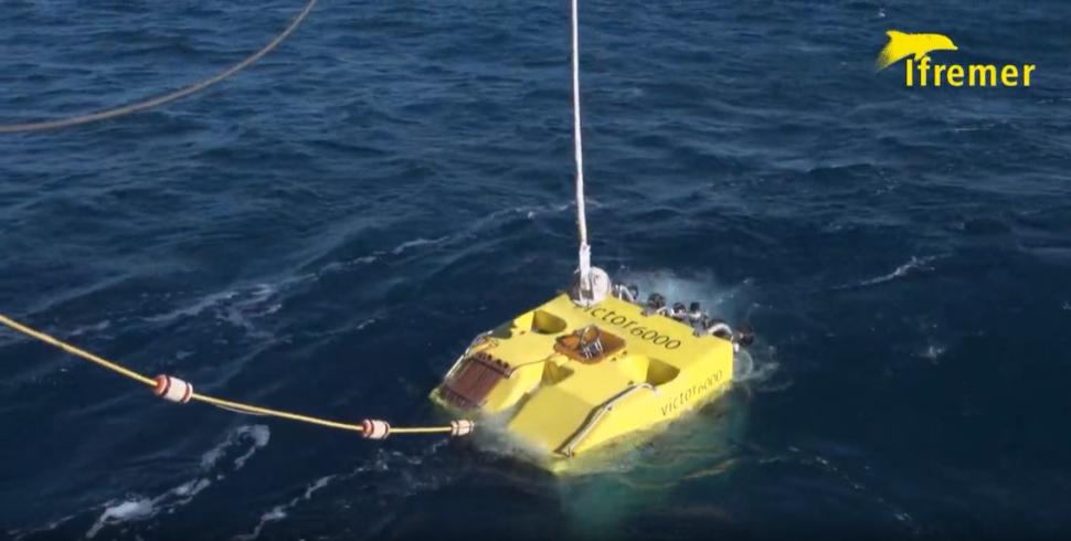 Franţa a trimis un robot pentru scufundări la mare adâncime pentru a ajuta la găsirea submarinului dispărut în Oceanul Atlantic  841786