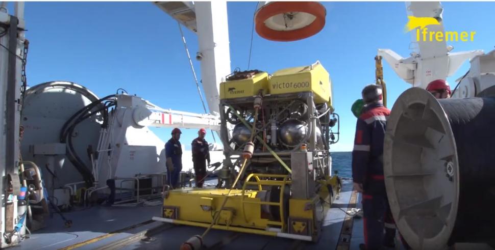 Franţa a trimis un robot pentru scufundări la mare adâncime pentru a ajuta la găsirea submarinului dispărut în Oceanul Atlantic  841788