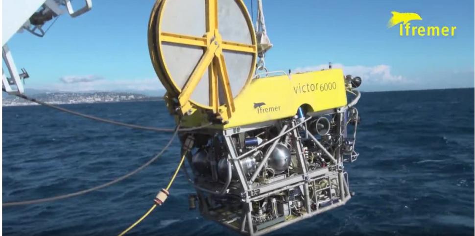 Franţa a trimis un robot pentru scufundări la mare adâncime pentru a ajuta la găsirea submarinului dispărut în Oceanul Atlantic  841789
