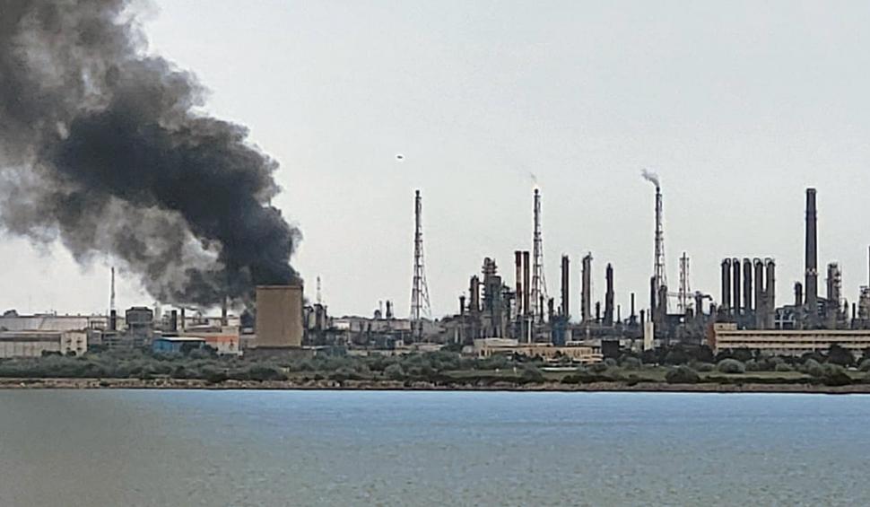 Explozie, urmată de incendiu puternic la rafinăria Petromidia. A fost activat Planul roşu de intervenţie 841745