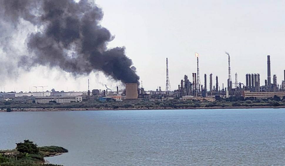 Explozie, urmată de incendiu puternic la rafinăria Petromidia. A fost activat Planul roşu de intervenţie 841748