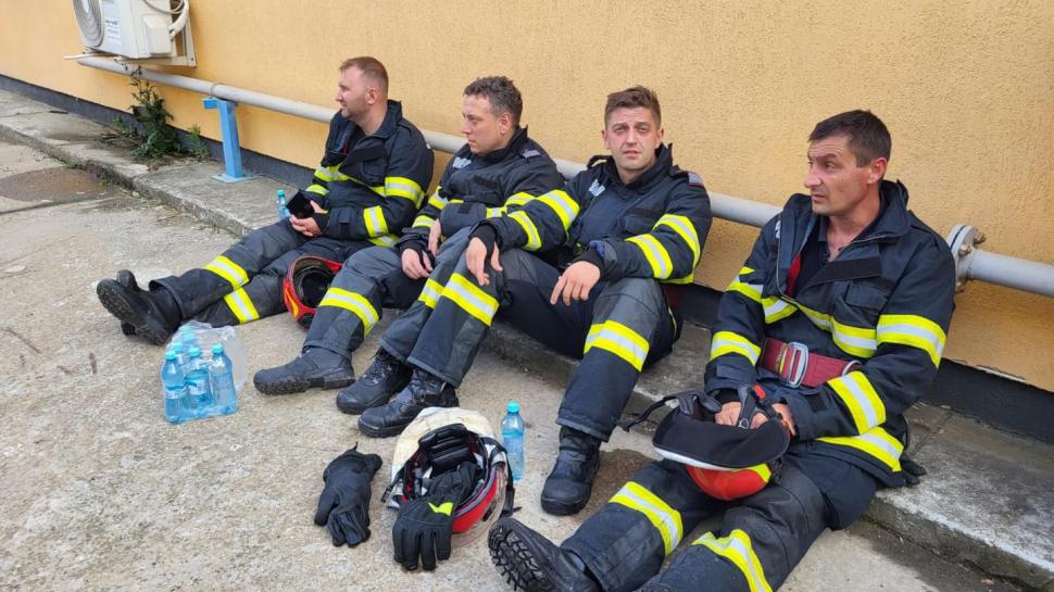 ISU Constanţa: "Ei sunt câțiva dintre cei 100 colegi care, astăzi, au fost la datorie pentru ca noi toți să fim în siguranță" 841844