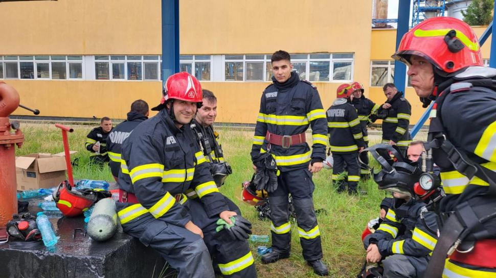 ISU Constanţa: "Ei sunt câțiva dintre cei 100 colegi care, astăzi, au fost la datorie pentru ca noi toți să fim în siguranță" 841848