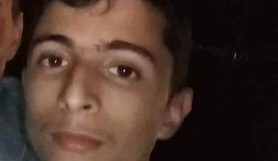 "Iartă-ne, Răzvi, că nu am făcut mai mult pentru tine” | Mesaje de regret, după ce un tânăr și-a luat zilele, în spatele casei din Albeni, Gorj 841977