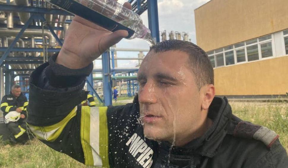 "Priviți-le chipurile. Merită tot respectul!": Ei sunt pompierii care au intervenit la incendiul de la rafinăria Petromidia 842059