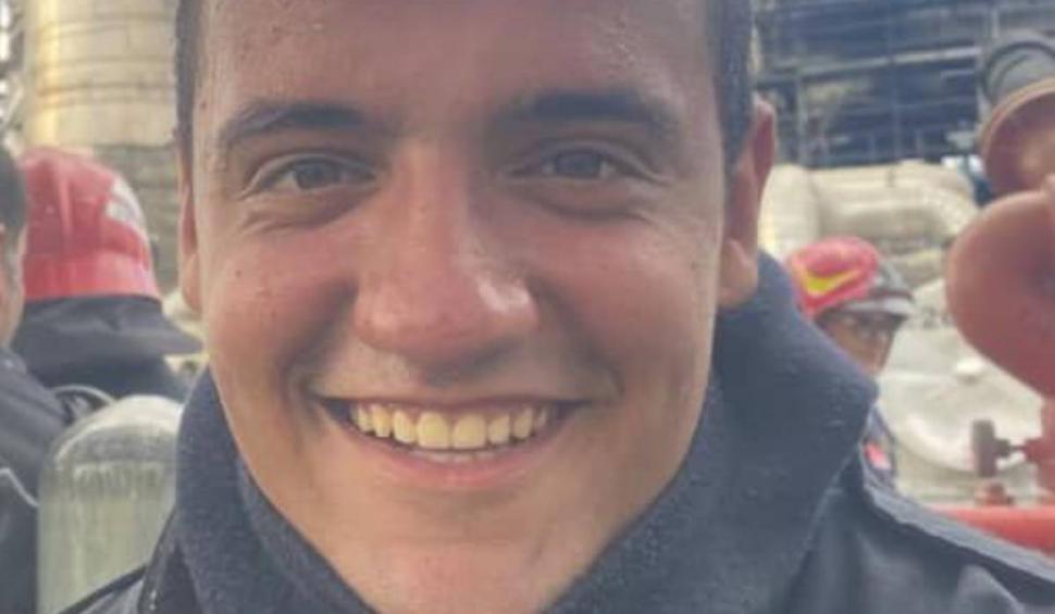 "Priviți-le chipurile. Merită tot respectul!": Ei sunt pompierii care au intervenit la incendiul de la rafinăria Petromidia 842062