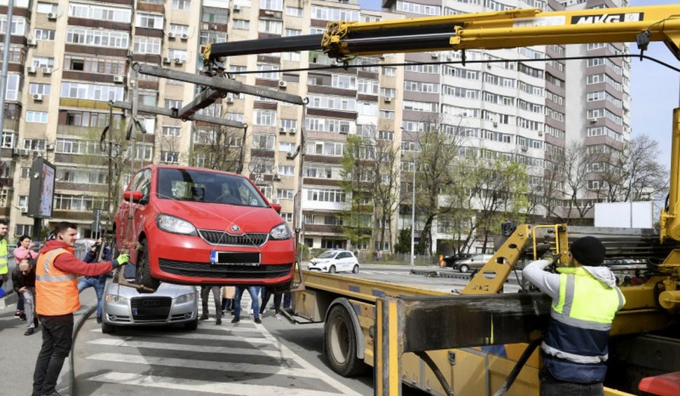 Începe ridicarea maşinilor parcate neregulamentar în sectorul 2. Câţi bani au de plată românii ca să-şi recupereze autoturismele
