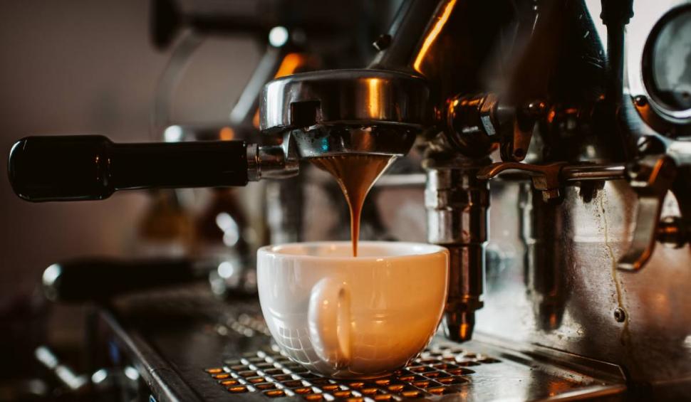 Un șarpe a fost găsit într-un aparat de cafea, în Mehedinți. Oamenii au sunat la 112 842056