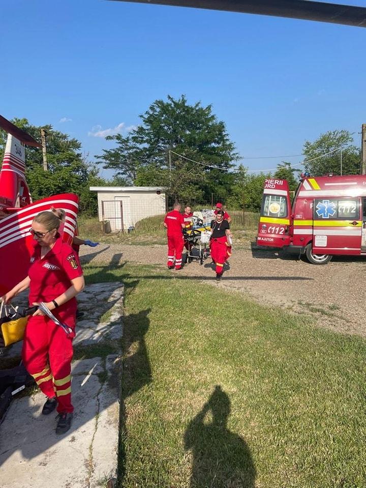 Bebeluș intoxicat cu nitriți, salvat cu ajutorul unui elicopter SMURD Galaţi 842285