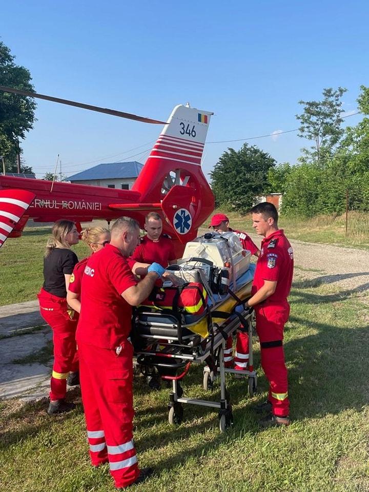 Bebeluș intoxicat cu nitriți, salvat cu ajutorul unui elicopter SMURD Galaţi 842287