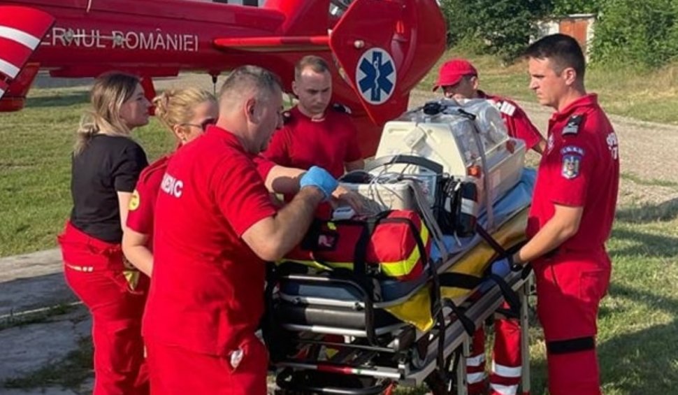 Bebeluș intoxicat cu nitriți, salvat cu ajutorul unui elicopter SMURD Galaţi