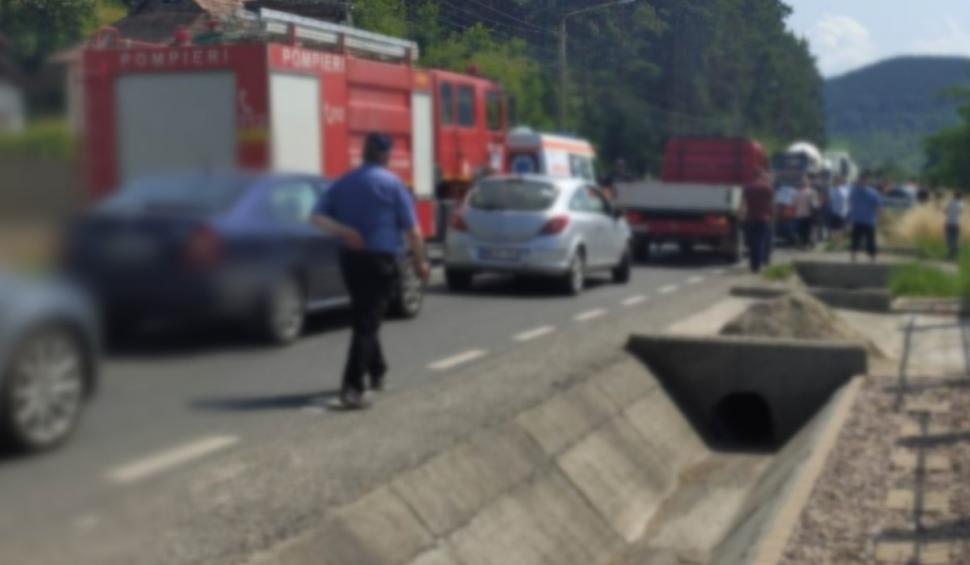 Maşină de poliţie, implicată într-un accident cu un taxi, în Maramureş | Patru persoane au fost rănite 842252