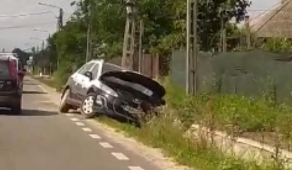 Maşină de poliţie, implicată într-un accident cu un taxi, în Maramureş | Patru persoane au fost rănite 842254