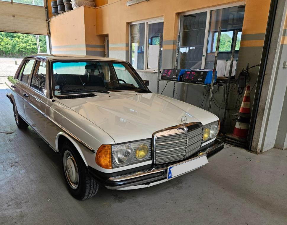 Colecție impresionantă de mașini retro, aduse la RAR Bacău: "Nu am știut la ce să ne așteptăm"  842404