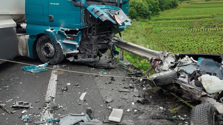 Accident cumplit între Cluj-Napoca și Oradea. Doi tineri au murit