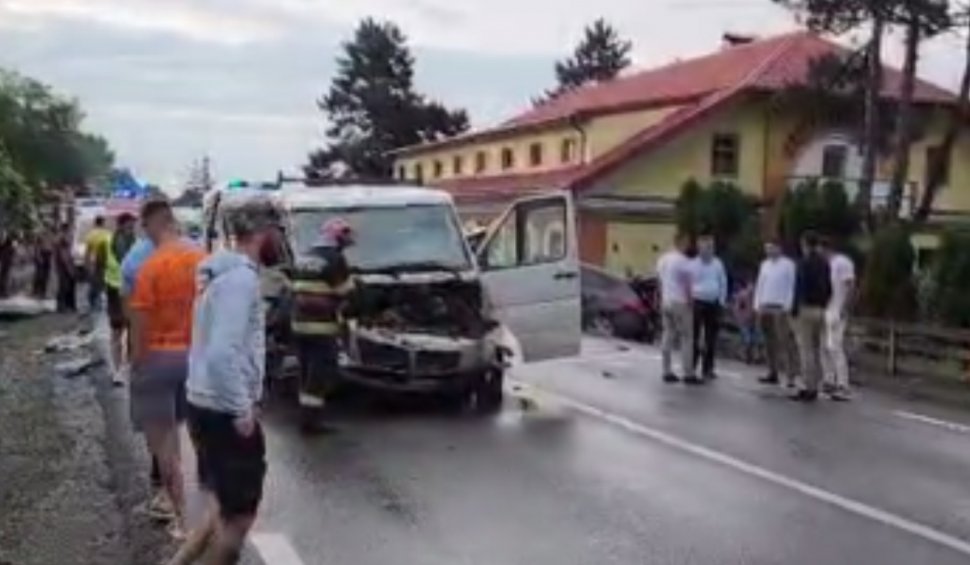 Accident cu 11 victime, printre care şi copii, în Suceava. S-a activat Planul Roşu de Intervenţie