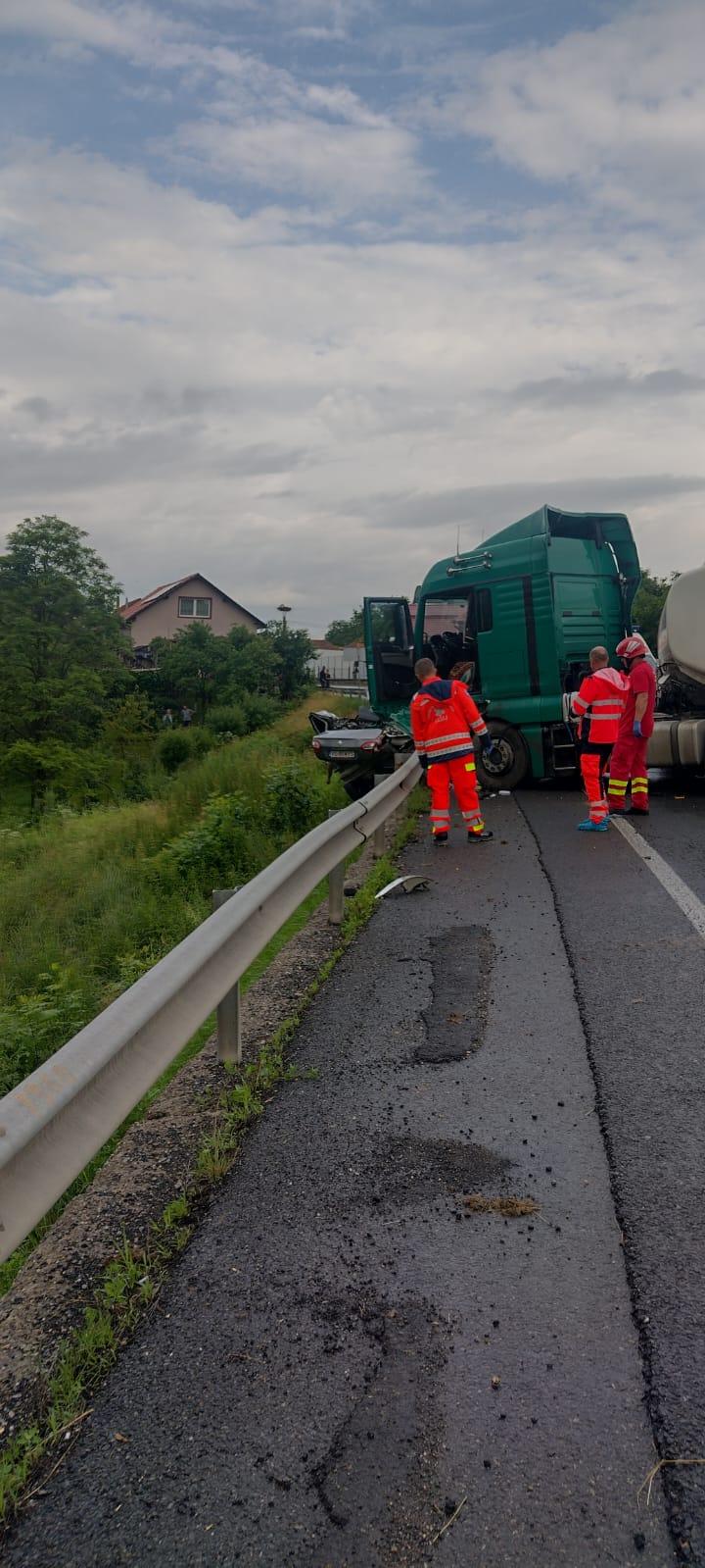 Doi poliţişti au murit într-un accident cumplit cu o autocisternă, în Cluj | Cei doi erau proaspăt căsătoriţi şi aşteptau un copil 842528