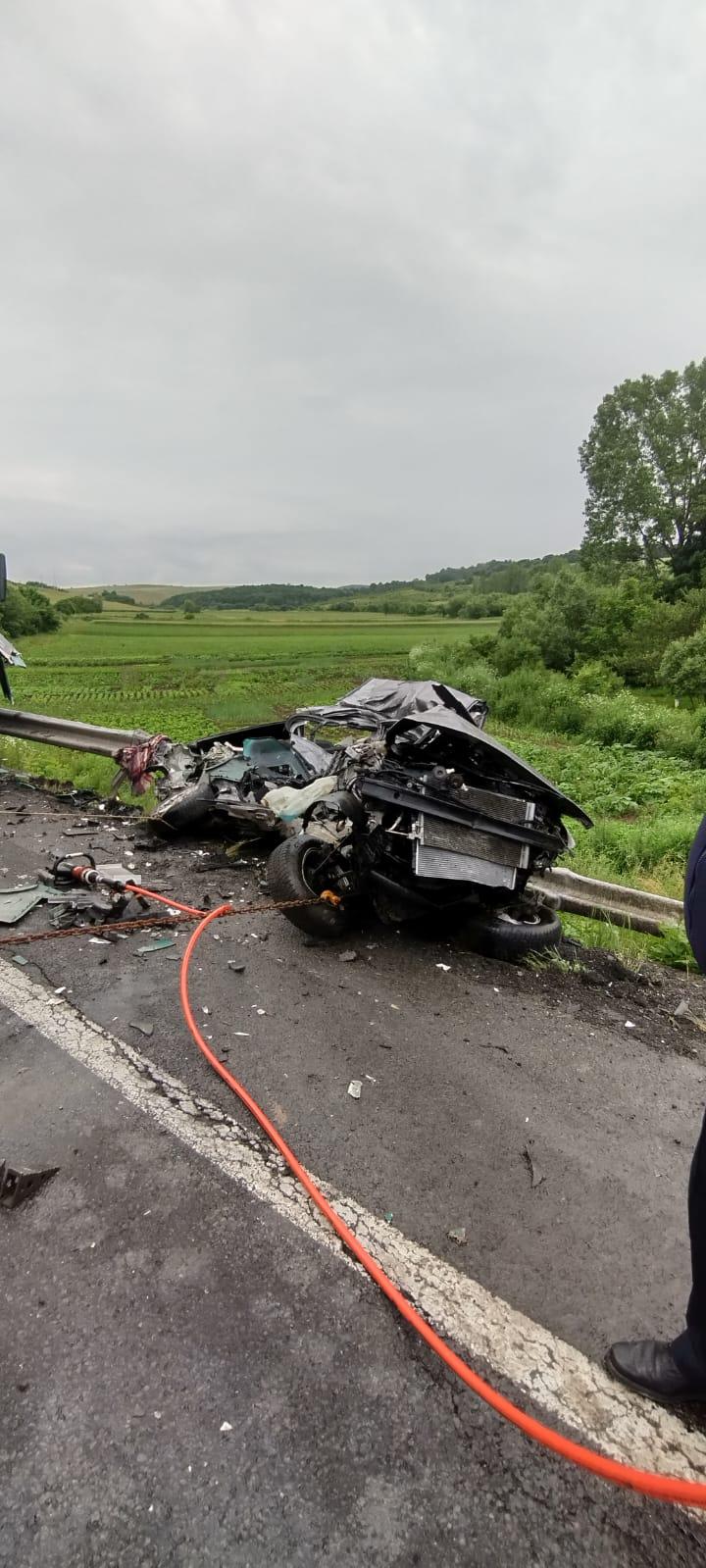 Doi poliţişti au murit într-un accident cumplit cu o autocisternă, în Cluj | Cei doi erau proaspăt căsătoriţi şi aşteptau un copil 842533