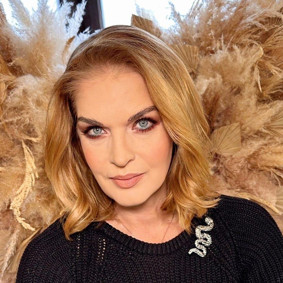 Recunoşti fetiţa dolofană cu pampoane? Astăzi e o mare actriţă româncă, dar care stă departe de lumea mondenă 842470