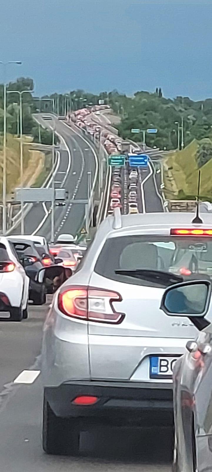 Trafic de coşmar pe Autostrada A2 | Şoferii stau în cozi de peste 20km, din cauza lucrărilor la Podul de la Fetești 842522