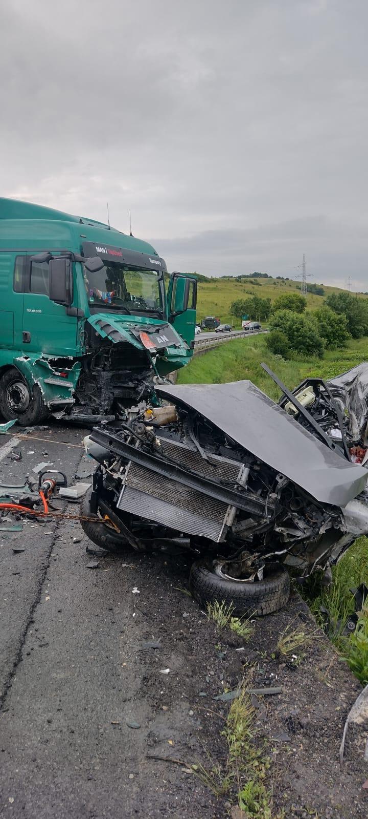 Ei sunt Ana şi Lucas, cei doi poliţişti care au murit în accidentul din Cluj. Tânăra de 23 de ani era însărcinată şi fusese ofiţer la Rutieră chiar în zona unde a avut loc tragedia 842601