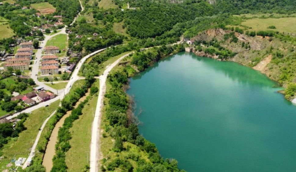 Lacul din România care nu se mai oprește din crescut. Localnicii din zonă sunt îngrijorați 842820