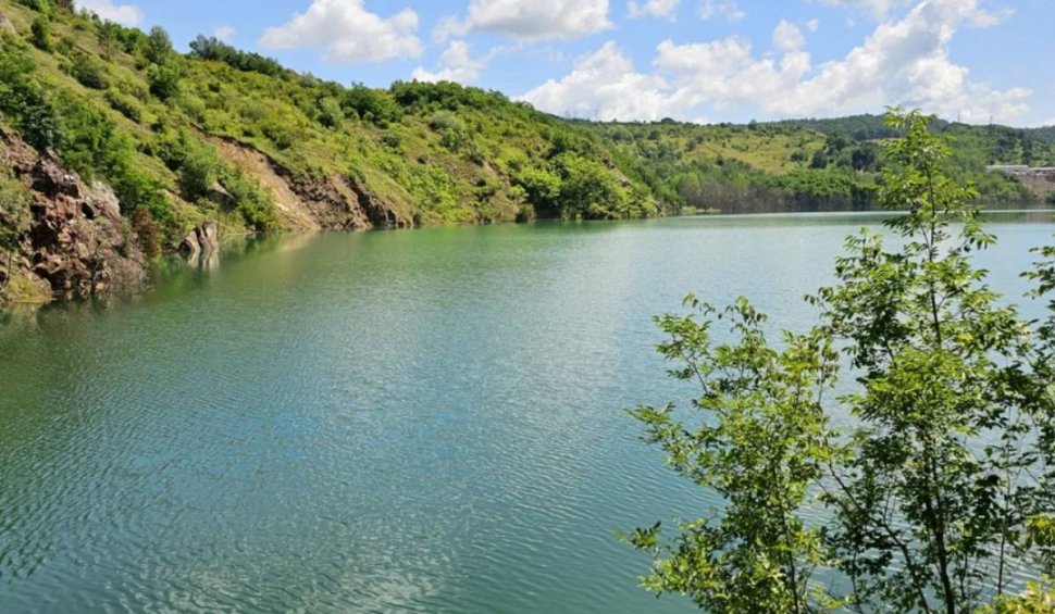 Lacul din România care nu se mai oprește din crescut. Localnicii din zonă sunt îngrijorați 842821