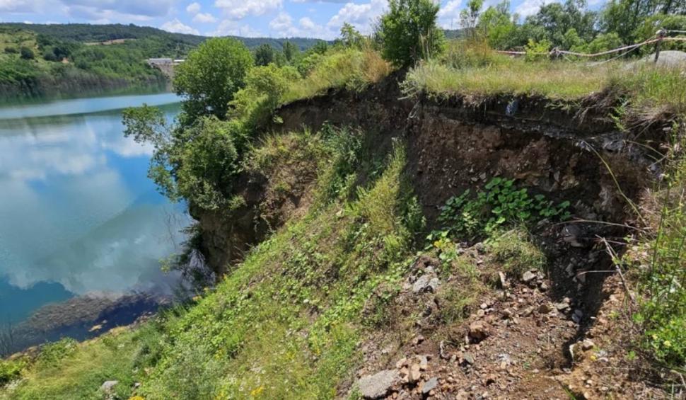 Lacul din România care nu se mai oprește din crescut. Localnicii din zonă sunt îngrijorați 842822