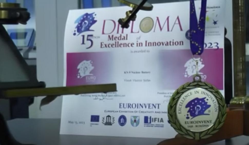 Cum arată bateria KN9, inventată de un tănăr de 15 ani, care poate produce timp de un secol curent electric pentru un întreg cartier 842719