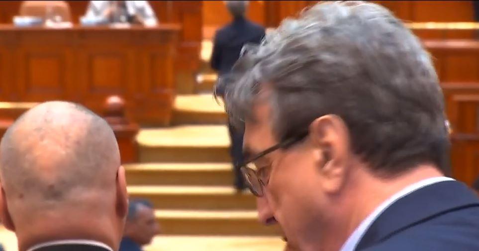 Deputatul care îşi număra banii în timp ce se tăiau pensiile speciale: ”Am avut de dat o datorie" 842941