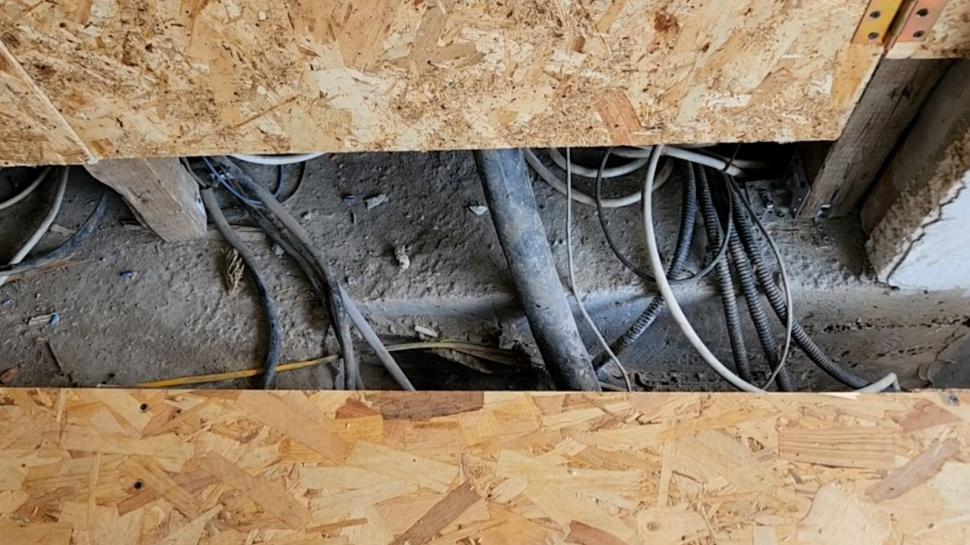 "Vestul sălbatic, instalaţia electrică 'pusă cu praştia' "| Pericol de incendiu la un bloc nou din Bucureşti | Avertismentul specialiştilor 843020
