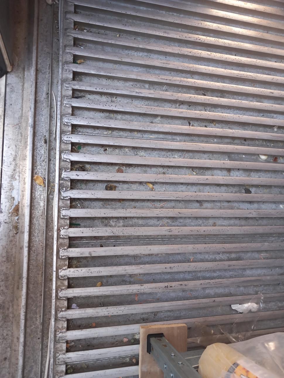 Cunoscut restaurant din Costinești, închis după ce s-au găsit gândaci, mizerie și produse expirate. Șeful ANPC: "Plus condiții de depozitare precare ale peștelui" 843089