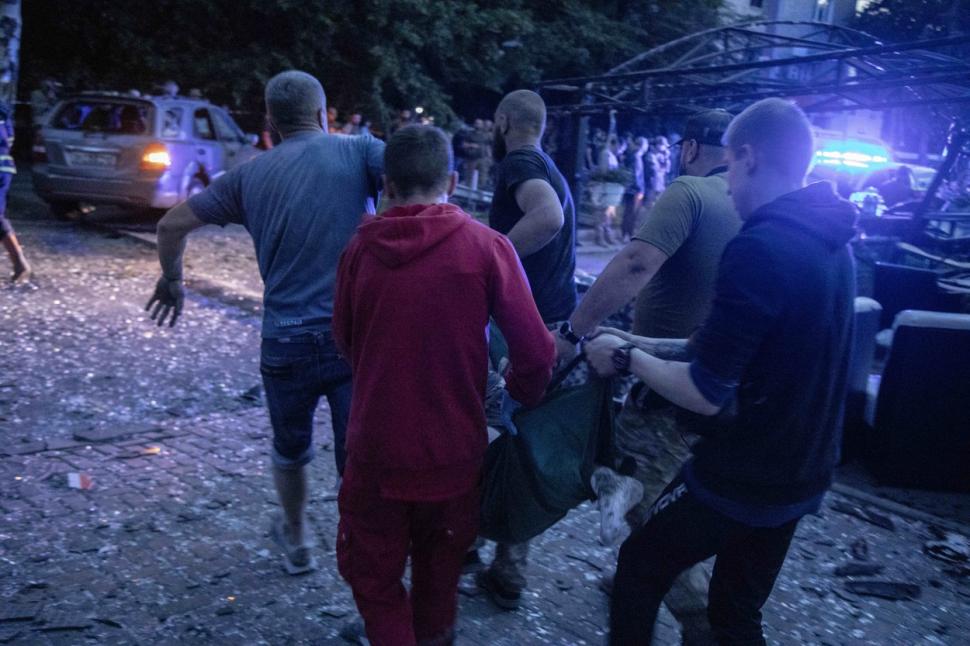 Gemenele Iulia și Anna au fost ucise de racheta rusească în pizzeria din Kramatorsk. Bilanțul provizoriu a ajuns la 10 morți 843200