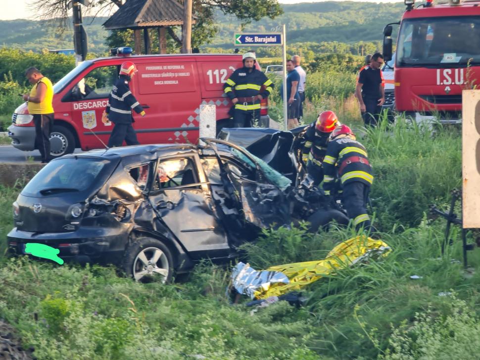 Accident teribil în Vâlcea! O mașină cu cinci persoane a fost lovită de tren 843633